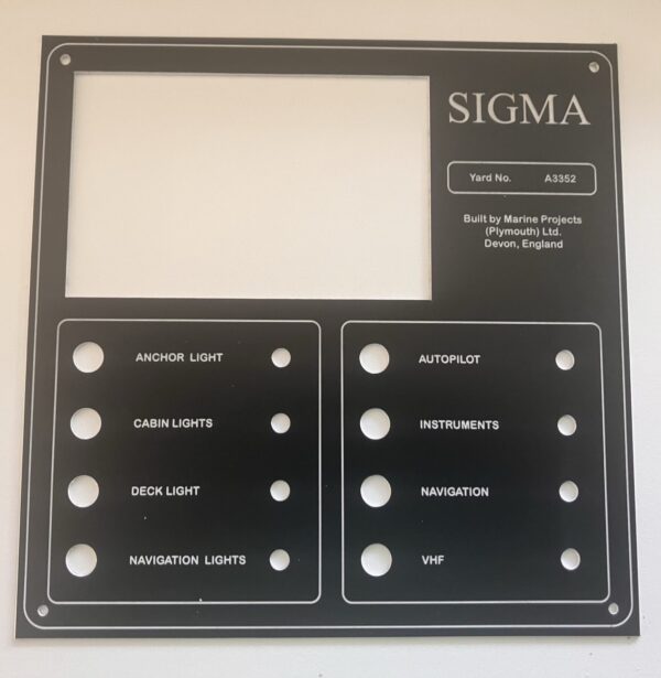 200W x 200Hmm Black-White label